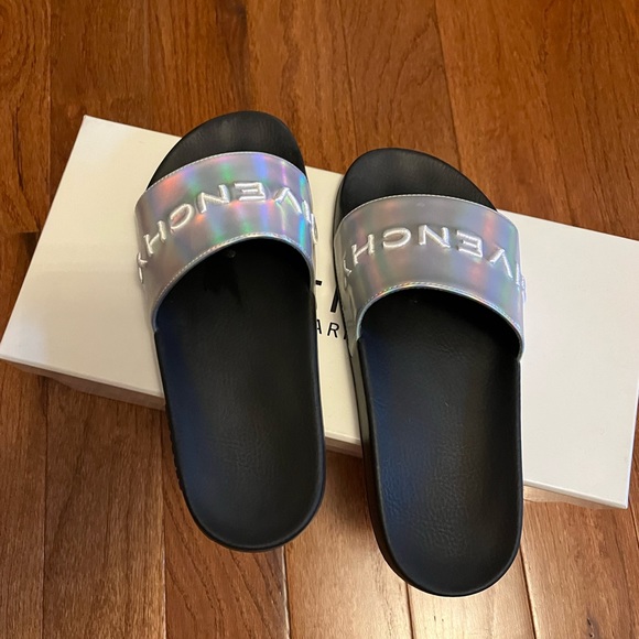 Givenchy logo metallic pool slides size 37 - Picture 2 of 6